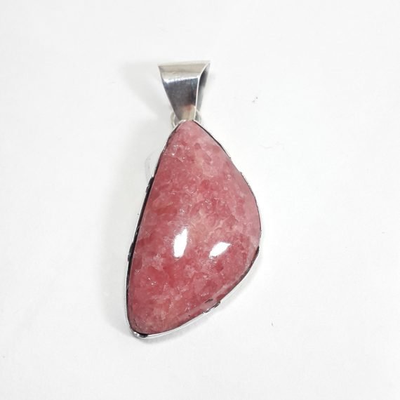 Dije de rodocrosita y plata con detalles en el engarce