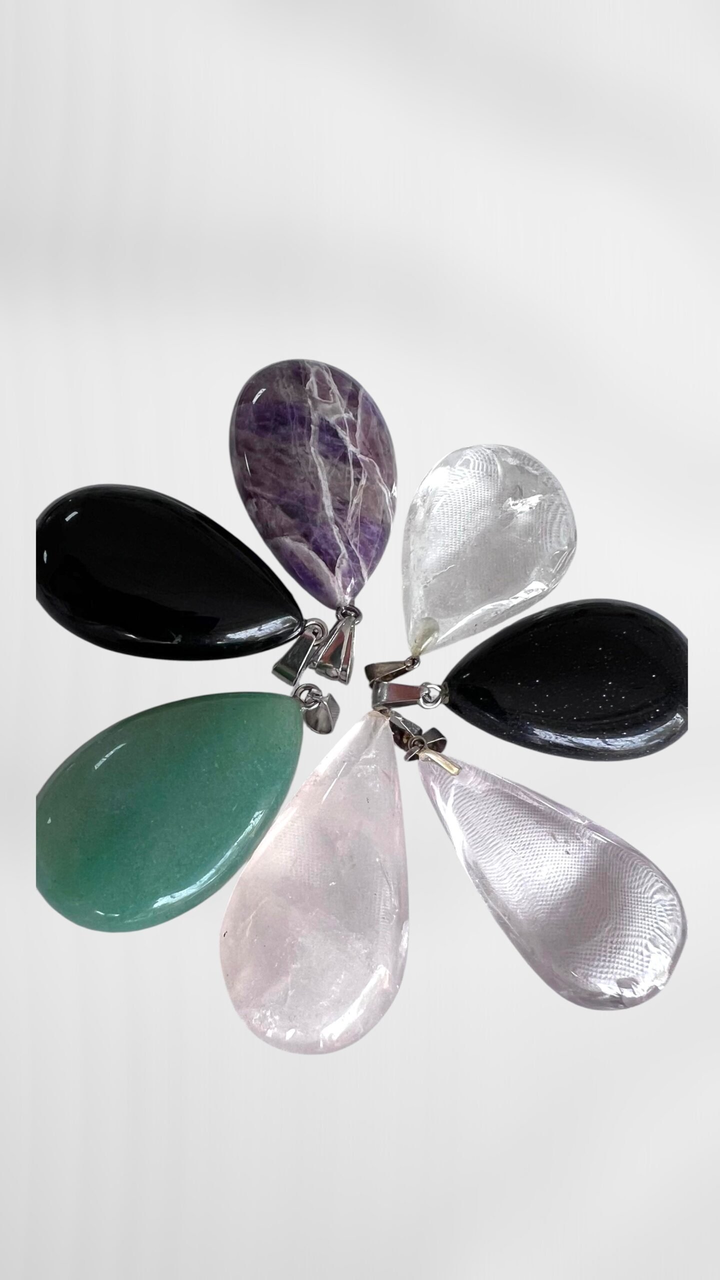 Dije de piedra natural con forma de gota