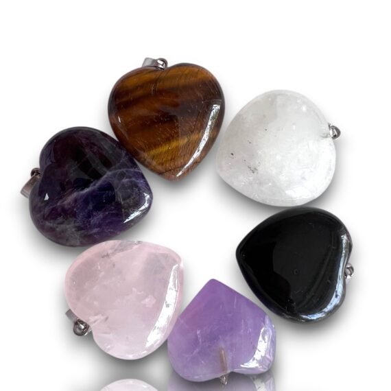 Dije de piedra natural con forma de corazón y perno de alpaca