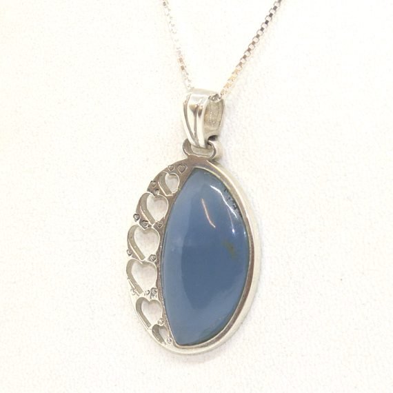 Dije de Ónix Cielo en plata 925 con cascada de corazones calados