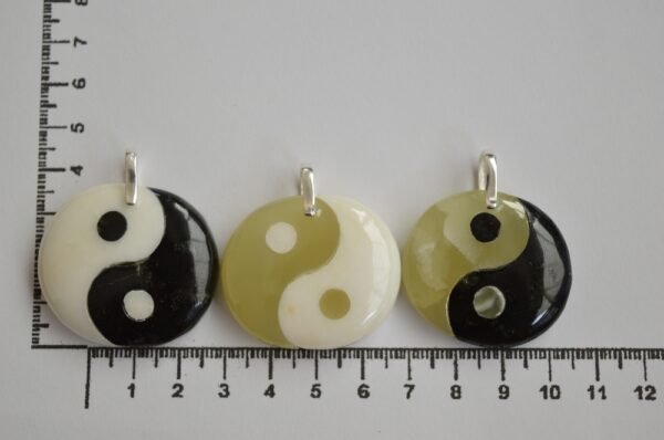 Dije Ying Yand de piedras combinadas