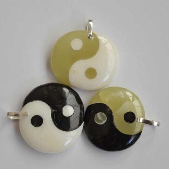 Dije Ying Yang de piedras combinadas