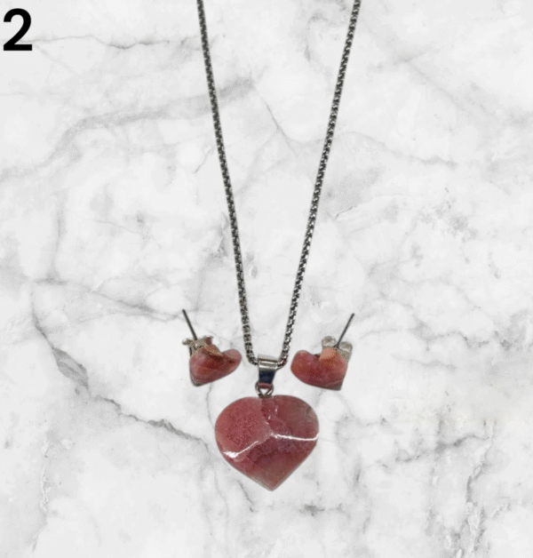 Conjunto de rodocrosita dije y aro en forma de corazon