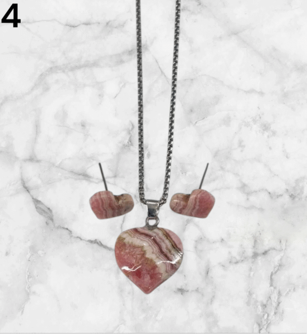 Conjunto de rodocrosita dije y aro en forma de corazon