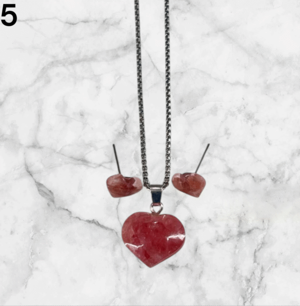 Conjunto de rodocrosita dije y aro en forma de corazon