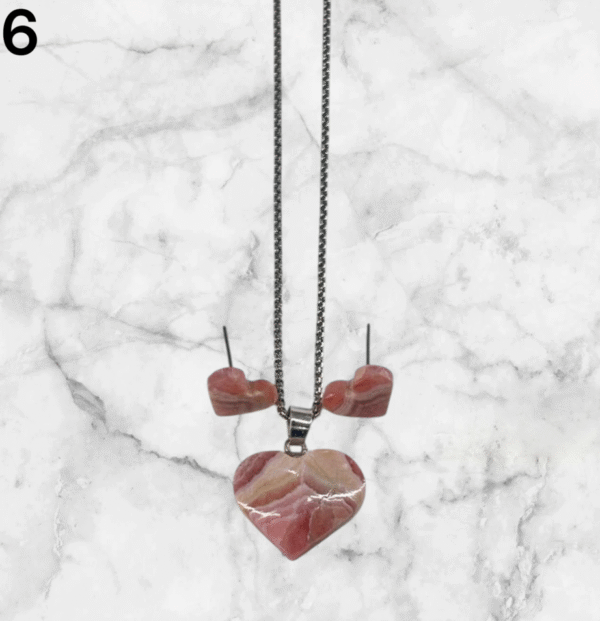 Conjunto de rodocrosita dije y aro en forma de corazon