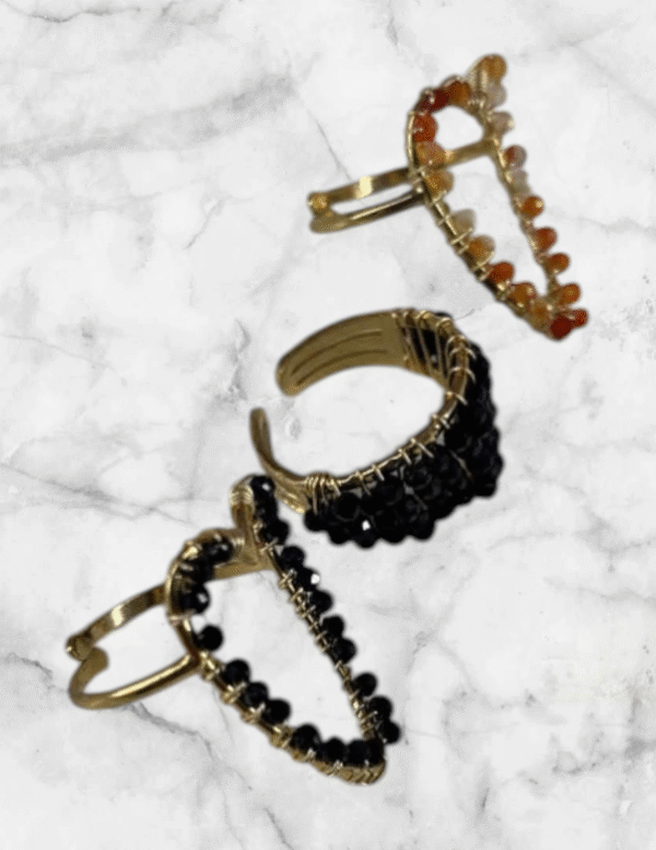 Anillos con chispitas de piedras