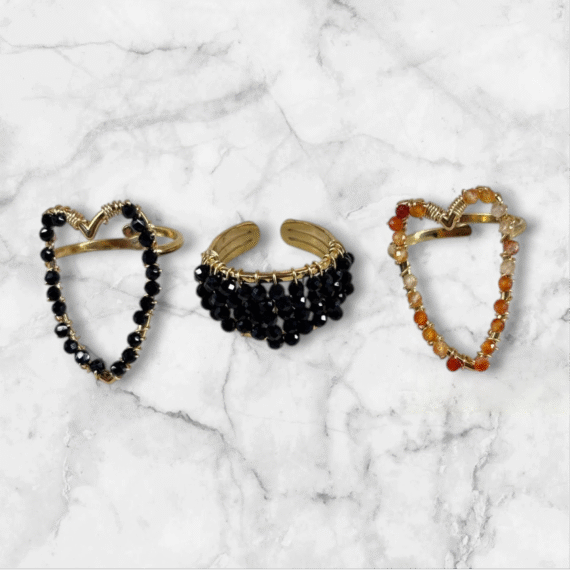 Anillos con chispitas de piedras