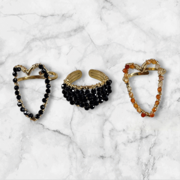 Anillos con chispitas de piedras