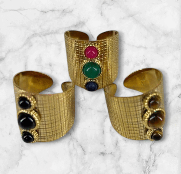 Anillo de tres piedras