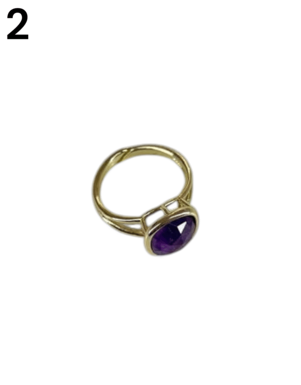 Anillo con piedra facetada