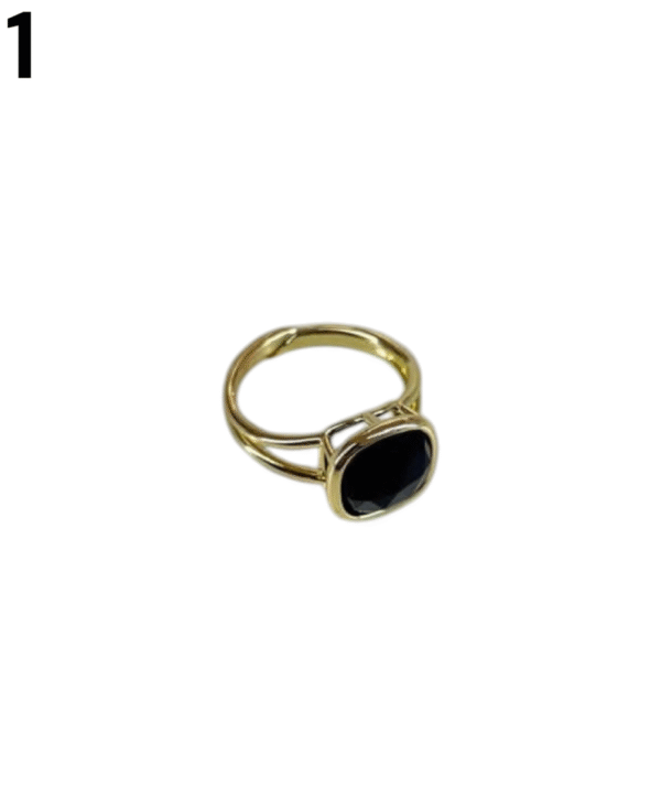 Anillo con piedra facetada