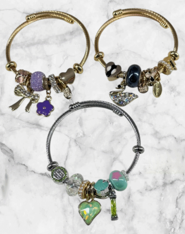 Pulsera con charms de acero