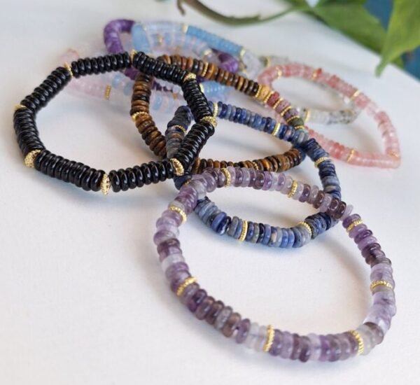 Pulseras de piedras naturales con forma de pastillitas