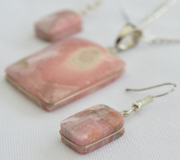 Conjunto de collar y aros de Rodocrocita engarzado en acero