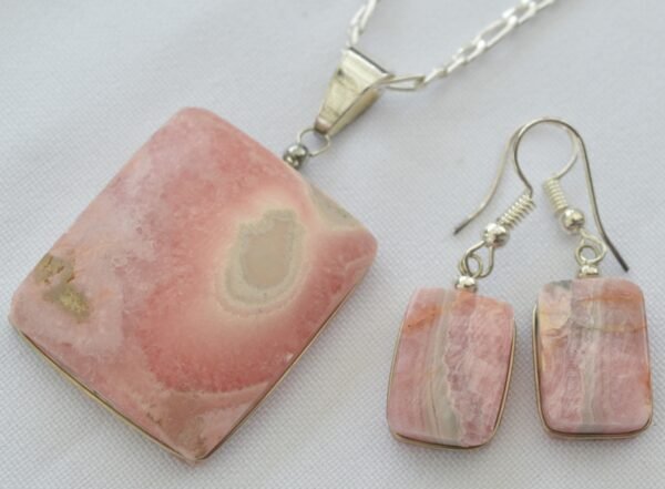 Conjunto de collar y aros de Rodocrocita engarzado en acero