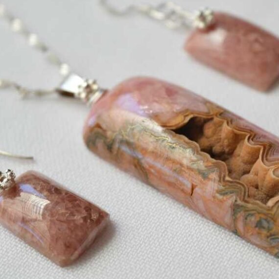 Conjunto de dije y aros de Rodocrosita con detalles en plata