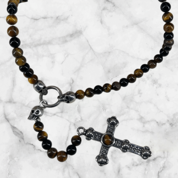 Collar Ojo de Tigre con detalles de cruz y calabera para hombre