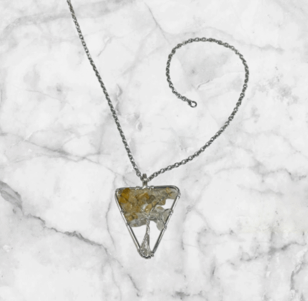 Collar con chispitas