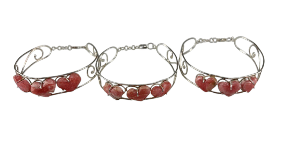 Pulsera de Rodocrosita con detalle de corazón y plata