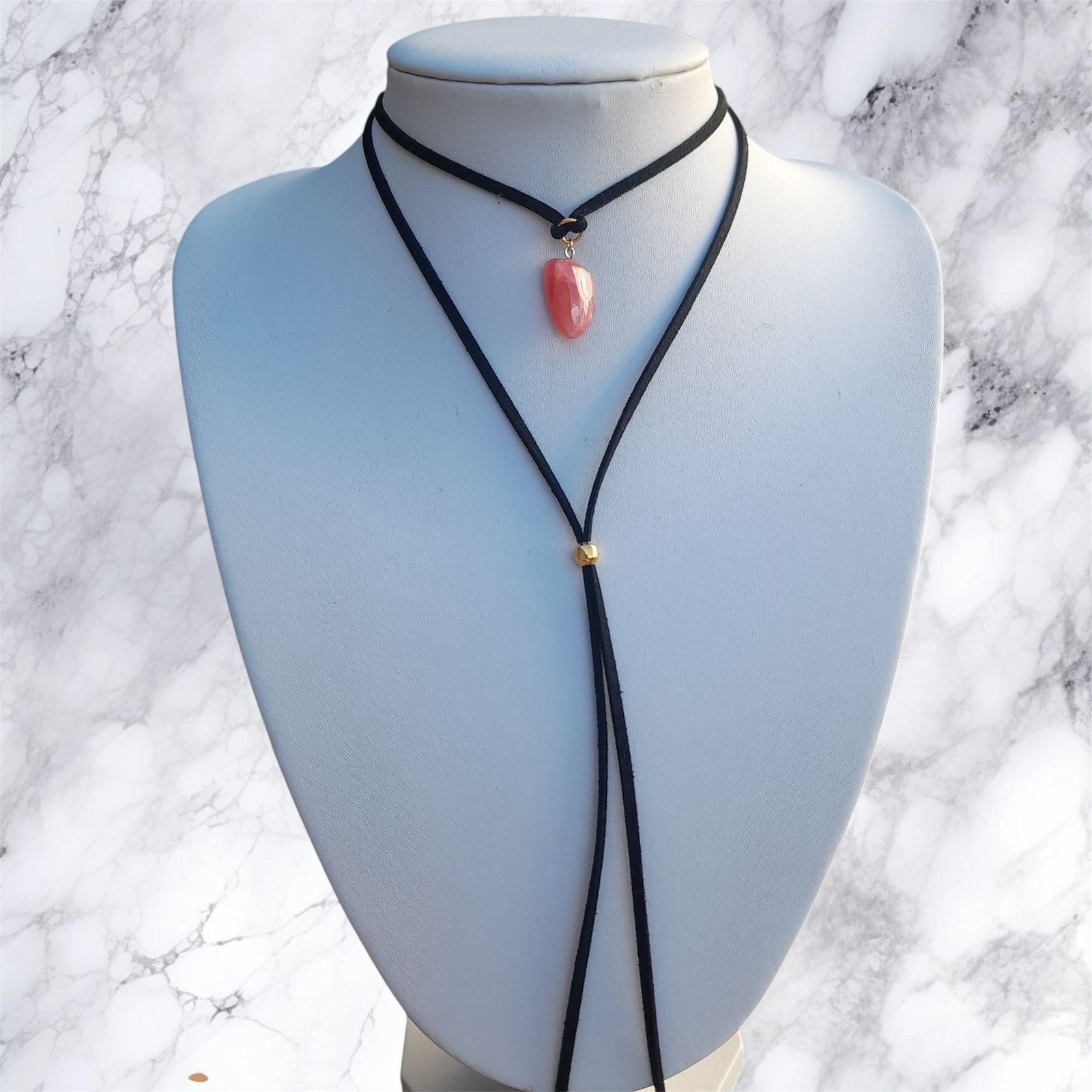 Choker con dije de piedra natural rodocrosita